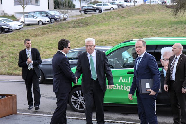 Besuch_Kretschmann_ads-tec_02-2016-01.jpg